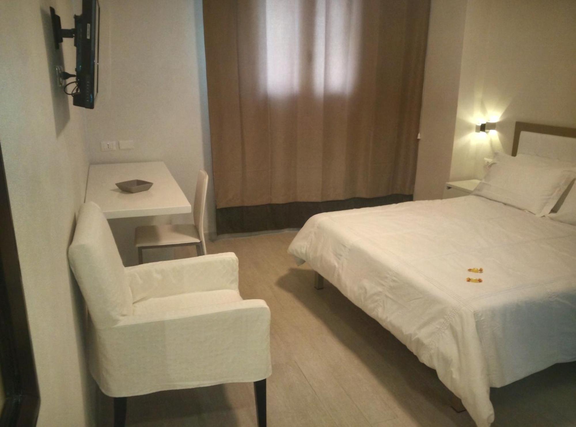 Mina Accomodation Tropea Chambre photo